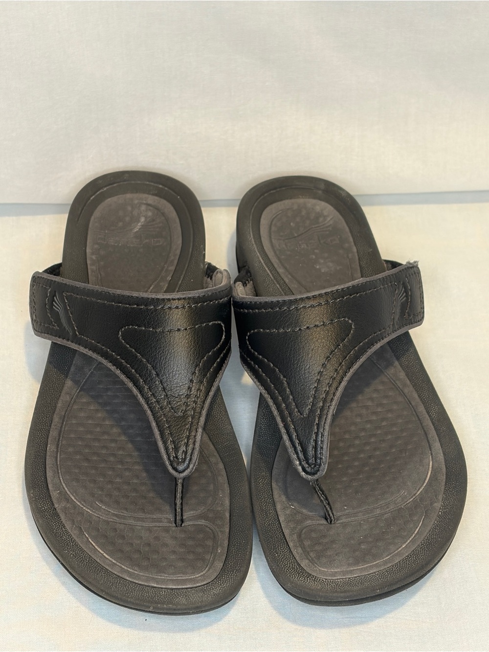 Dansko Black Leather look Women's Thong Sandals